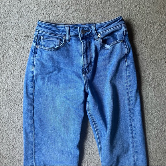 Light Wash Mom Jeans - Picture 3 of 6